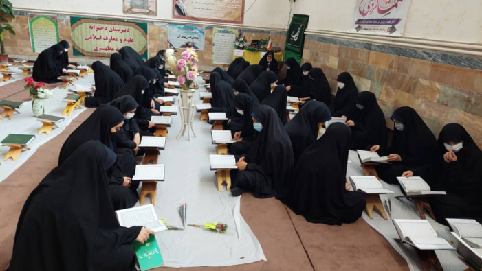 محفل انس با قرآن؛ دبیرستان دخترانه علوم و معارف اسلامی شهید مطهری (ره)
